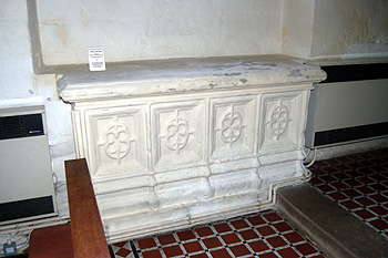 Tomb of Lady Jane Breraton July 2012